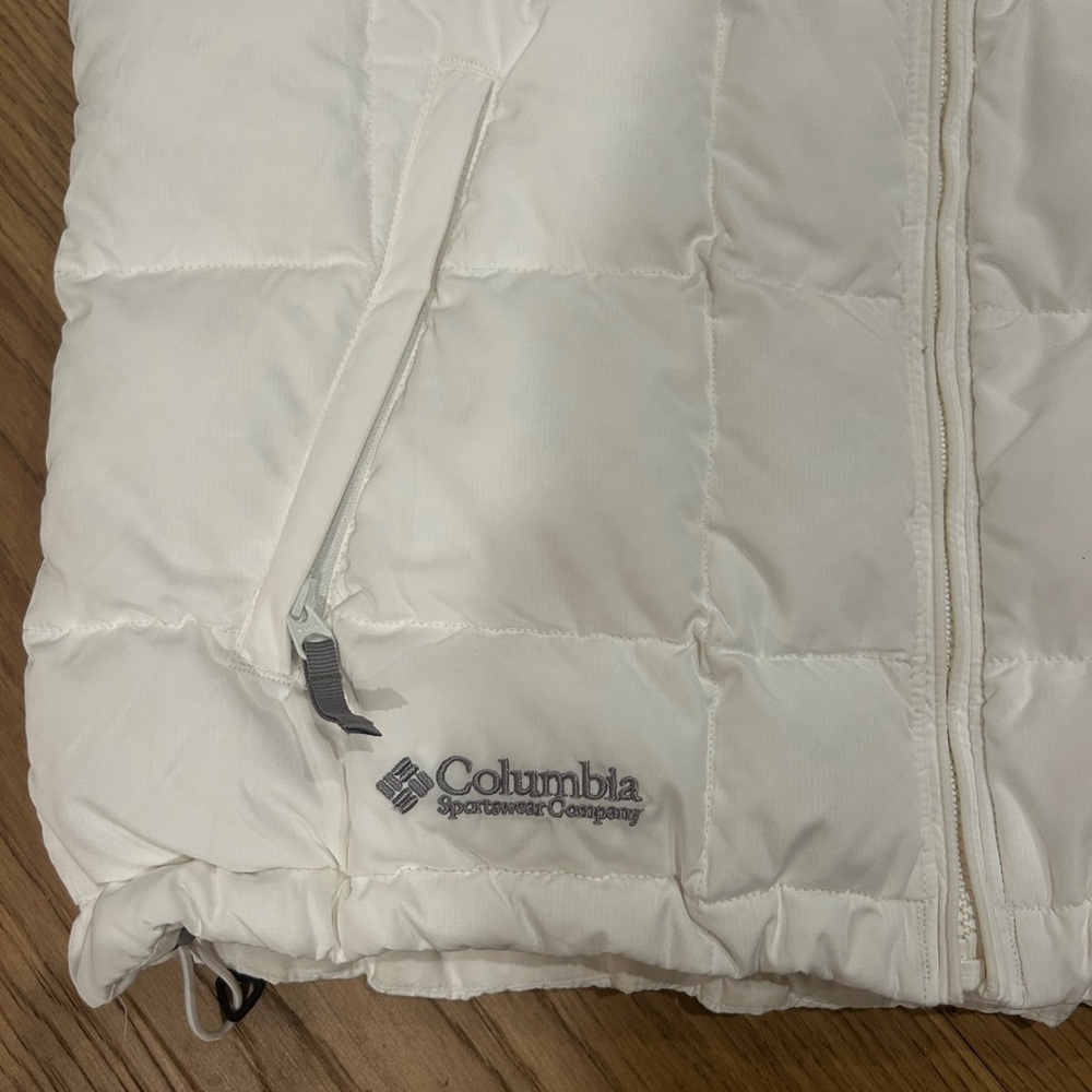 Columbia White Puffer Jacket - Picture 2 of 9